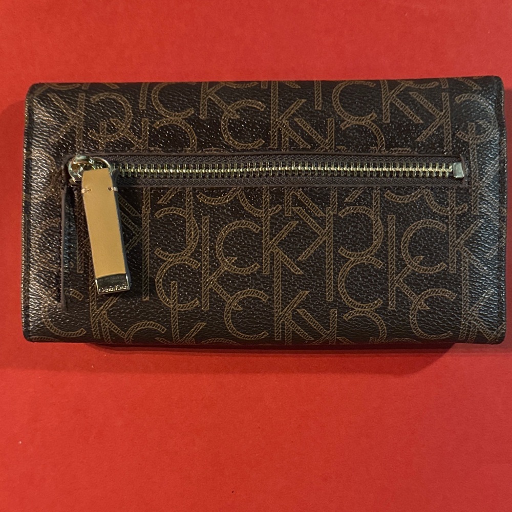 Calvin Klein Trifold Wallet in Dark Brown Signature Leather - Picture 3 of 8